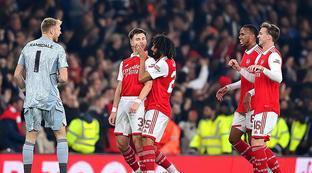 而且在防守 而且在防守